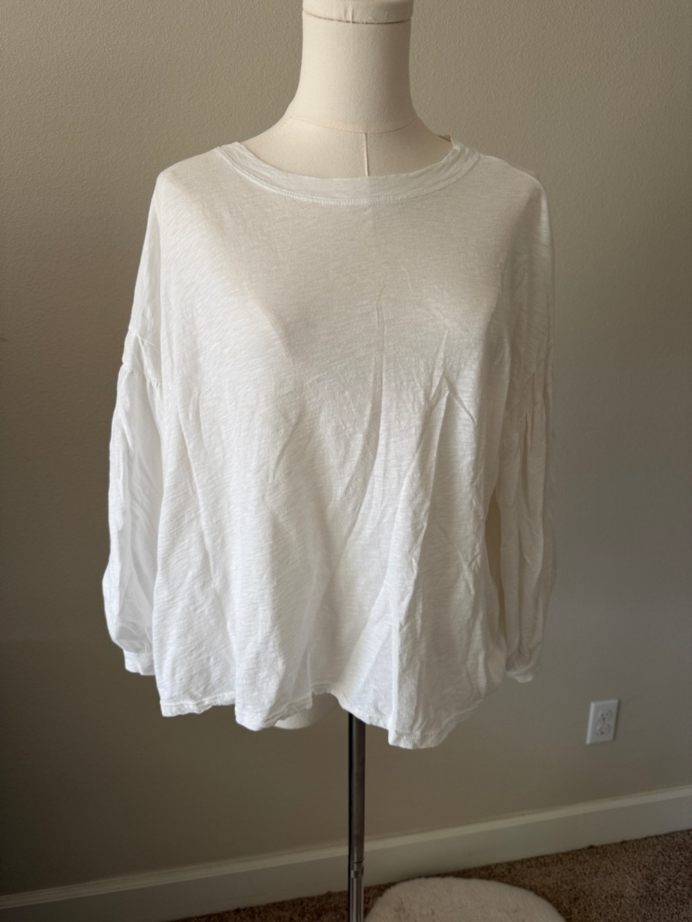 Velvet by Graham & Spencer White Long Sleeve Tee